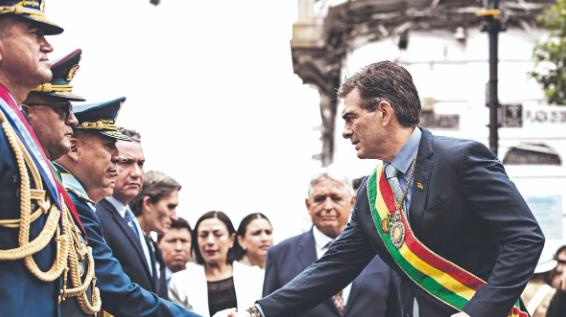 Paz da 3 tareas a las FFAA, habla de ‘traición’ y ordena recobrar soberanía interna