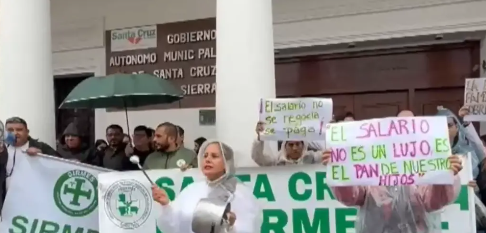 Médicos anuncian paro de 24 horas para este martes en Santa Cruz