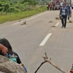 Cochabamba: Comunarios de Villa Tunari bloquean la ruta a Santa Cruz