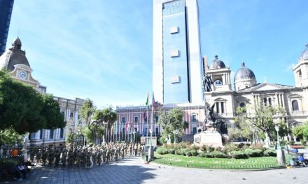 Militares realizan ensayo en Plaza Murillo para transmisión de mando presidencial