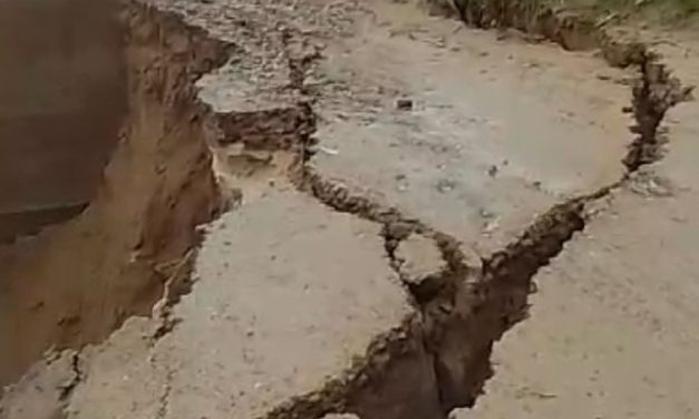 Camacho advierte que viajeros arriesgan sus vidas en carreteras afectadas por lluvias