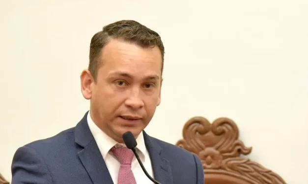 Saucedo dice que el ministro de Justicia tiene un sentencia “debidamente ejecutoriada” que no se registró por la “omisión” de un juez