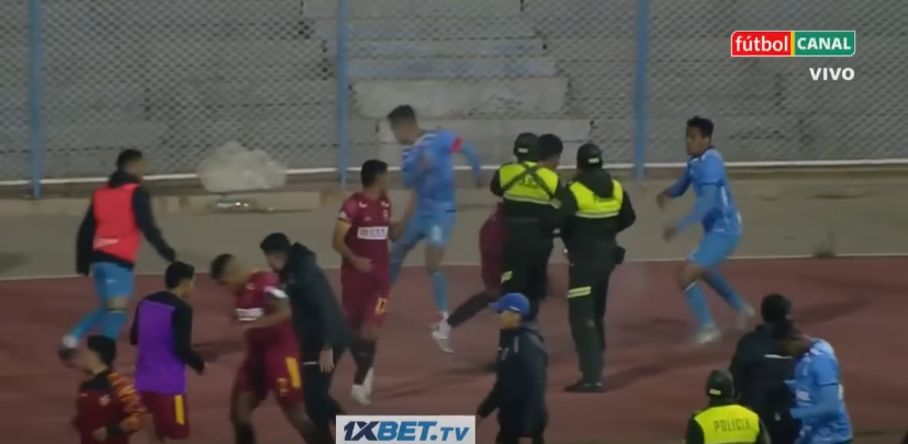 Escándalo histórico: 17 expulsados en Real Oruro vs. Blooming