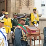 Fuerzas Armadas realizan el reconocimiento de Rodrigo Paz como presidente y le entregan la medalla del Bicentenario