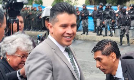 Diputado del PDC buscará revertir la ley de diferimiento de crédito; cree que causará caos económico