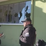 Denuncian que encapuchados atacaron la Jefatura Policial de Patacamaya y causaron destrozos