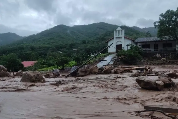 Samaipata: Ministro de Defensa reconoce que acciones son insuficientes, pero anuncia la habilitación de una carretera