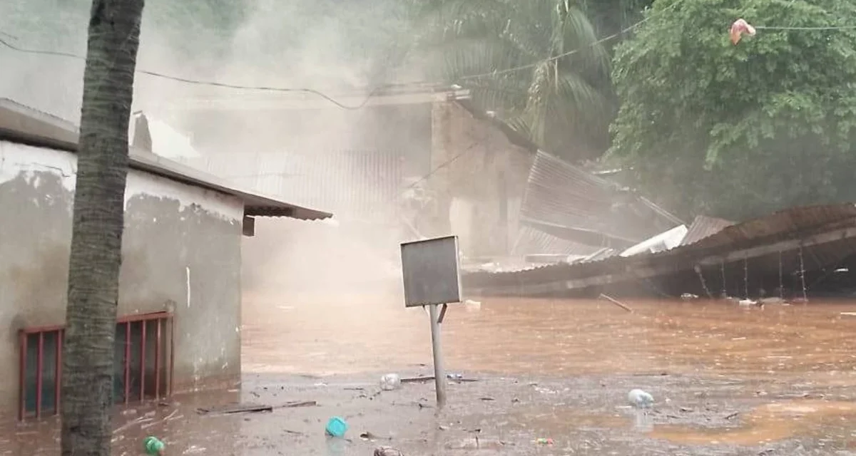 Señalan a cooperativas chinas por inundación en Tipuani