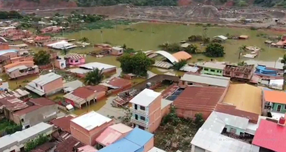 Suman 600 familias afectadas en Tipuani y la inundación se agrava por escasez de diésel