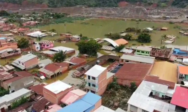 Suman 600 familias afectadas en Tipuani y la inundación se agrava por escasez de diésel