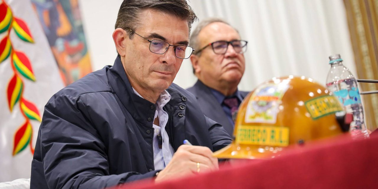 Presidente Paz promulga tres créditos por casi $us 700 millones