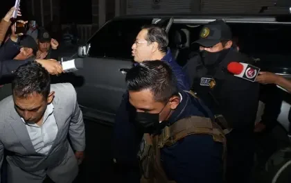 “No nos hemos ido”, dijo Luis Arce al momento de ser ingresado a la cárcel de San Pedro 