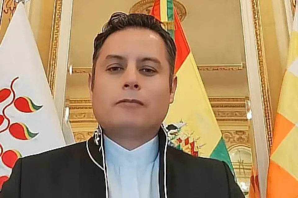 Lara anuncia su alejamiento del PDC y que su agrupación competirá con líderes emergentes en las subnacionales