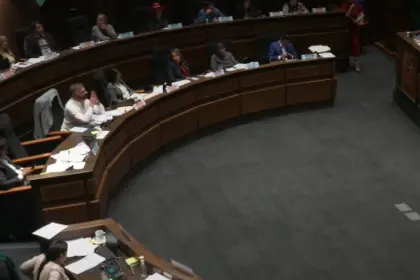 Tensión en el Senado: Frenan artículo que planteó Libre para impedir al sector público pedir préstamos al BCB el 2026 