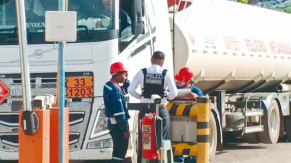 Intervención a la refinería de Palmasola deja cuatro arrestados