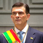 Paz anuncia “arancel cero” para “celulares, computadoras” y tecnología que no se produce en Bolivia