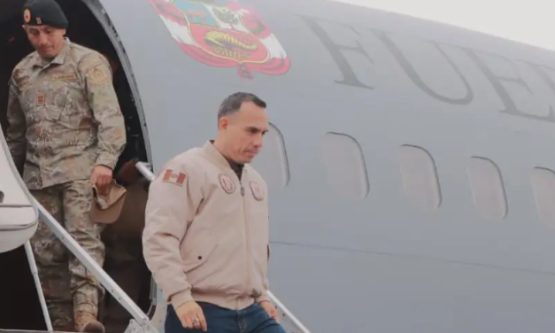 En medio de tensión en frontera con Chile, el presidente de Perú afirma que ninguna persona sin documentos es bienvenida