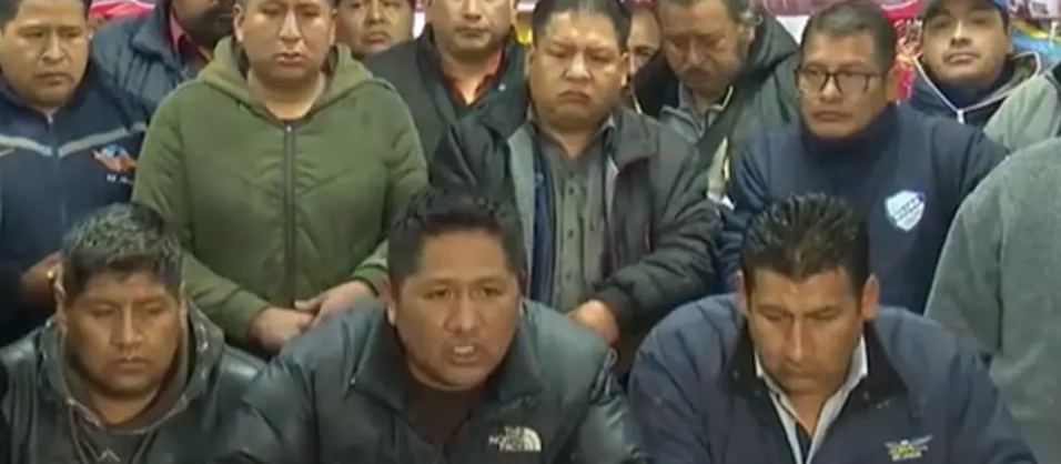 Tras la eliminación de la subvención, choferes del Transporte Libre de La Paz suben el pasaje de Bs 2,40 a Bs 5