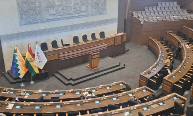 Amparos constitucionales frenan elección de vocales del TSE; Asamblea entra en cuarto intermedio 