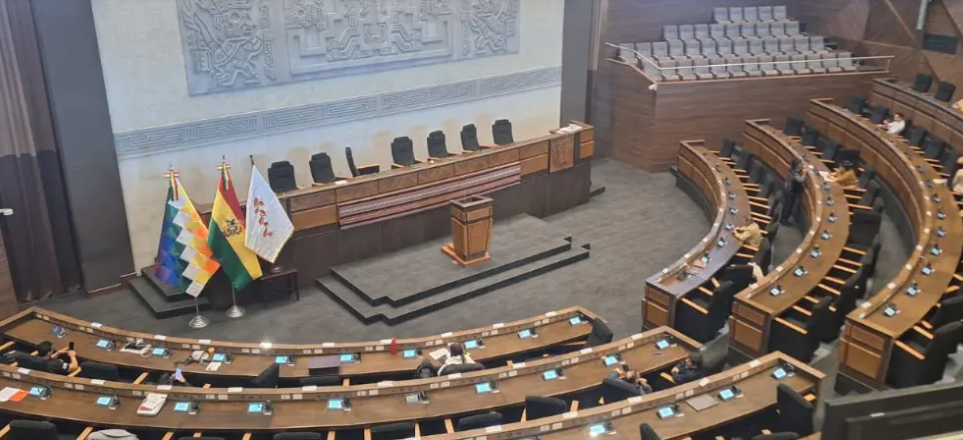 Debido al bloqueo del transporte en La Paz, la sesión del pleno del Legislativo para elegir vocales se suspende hasta las 11:00