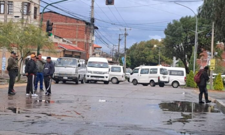 Transporte Libre de Cochabamba instala bloqueos en la ciudad en rechazo al DS 5503