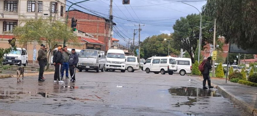 Transporte Libre de Cochabamba instala bloqueos en la ciudad en rechazo al DS 5503