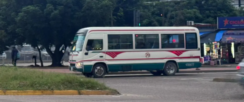 Micreros levantan el paro en la capital cruceña y acuerdan tarifa de Bs 3 hasta el 5 de enero