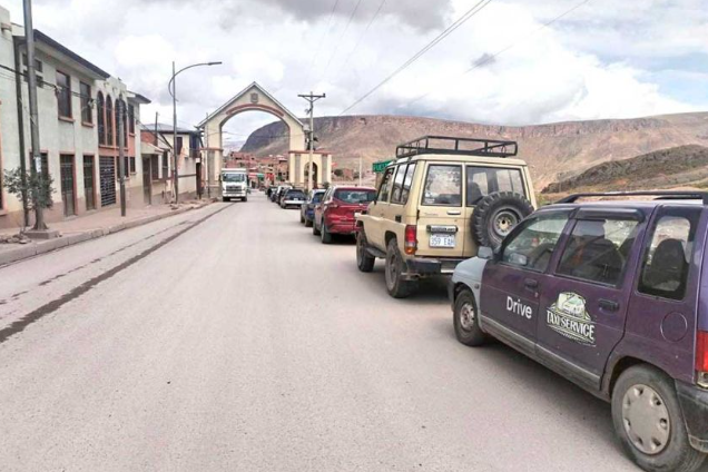 Gasolinazo sin solución: Potosí sigue atrapada en filas largas por gasolina