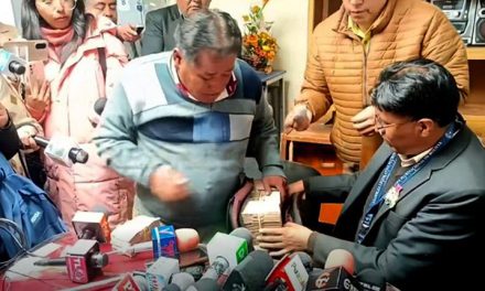 Dirigente del magisterio rural devuelve un millón de Bs de su sector