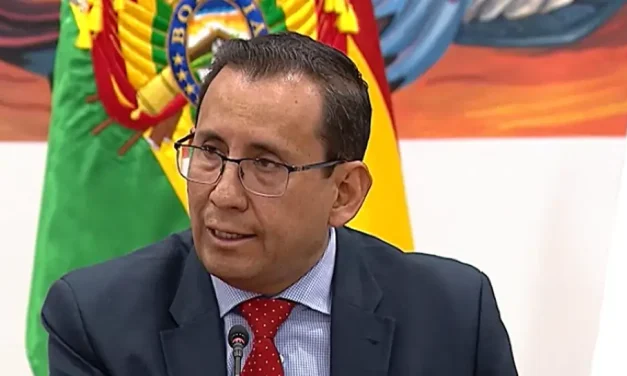 Gobierno: Con la pérdida de las empresas públicas “se podían construir 30 hospitales y 900 mega construcciones educativas”