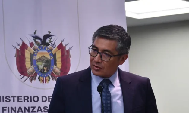 “No hay cálculos políticos, hay una gestión económica”, señala ministro de Economía