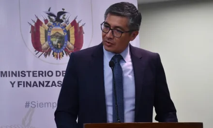 Gobierno convoca al diálogo a choferes tras anuncio de subida de pasajes del transporte público