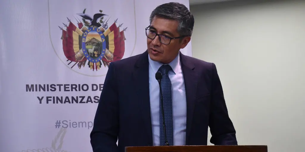 Gobierno convoca al diálogo a choferes tras anuncio de subida de pasajes del transporte público