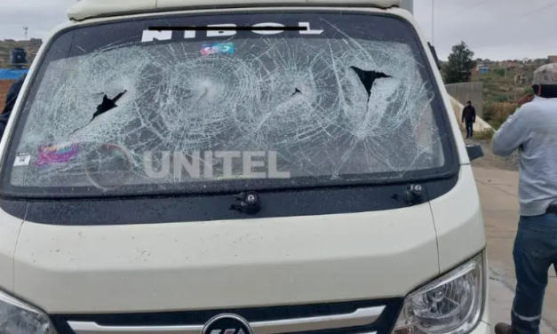 Enfrentamientos por intento de desbloqueo en el botadero de Colcapirhua deja al menos 5 heridos y personas retenidas