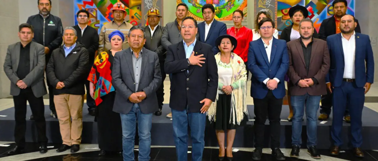 Senado aprobó resolución que exige que se cumpla ley que ordena permanencia en Bolivia de exautoridades