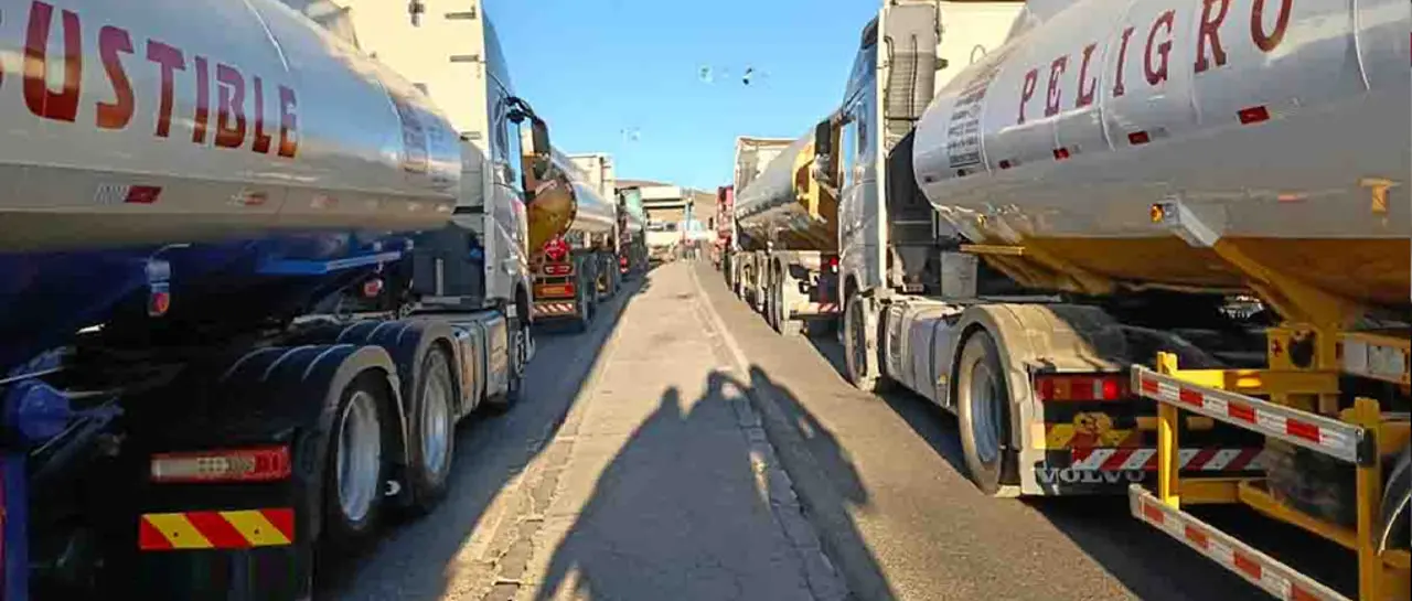 Gobierno anuncia que suprimirá restricciones que impedían la importación de combustibles