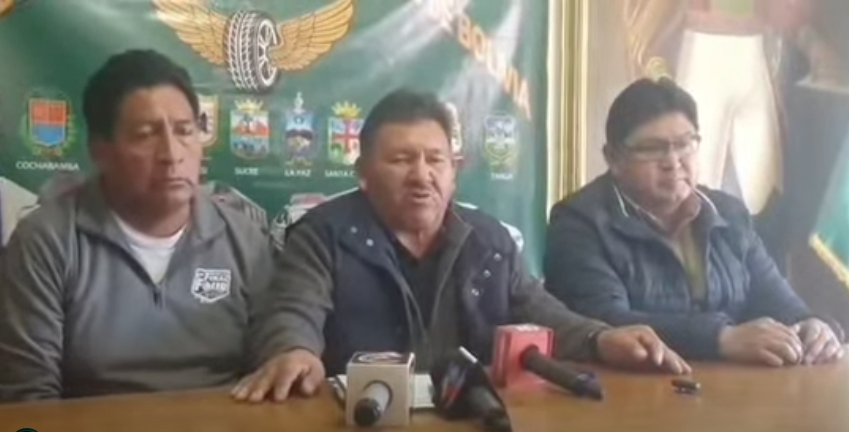 La Confederación de Choferes anuncia paro indefinido y bloqueos desde este lunes