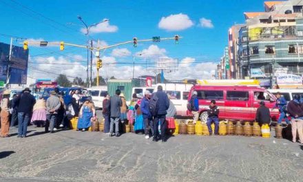 Ministro afirma que 300 de 1.400 toneladas diarias de GLP son contrabandeadas