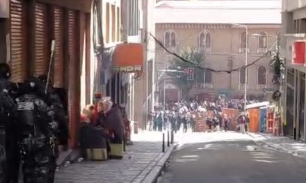 Doce detenidos y 1.800 policías desplegados para resguardar el centro de La Paz tras enfrentamientos