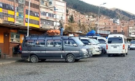 Las terminales de buses de La Paz y Minasa suspenden salidas por bloqueos
