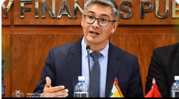 Fitch Ratings eleva la nota de Bolivia y reduce el riesgo de impago de la deuda