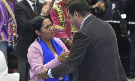 Impiden salir del país a la exministra Sabina Orellana por la ley de arraigo 