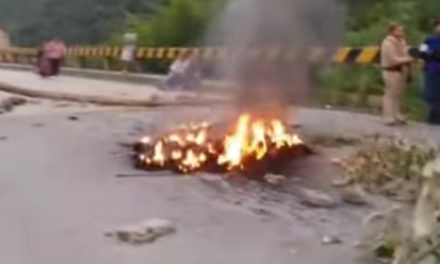 En los Yungas amenazan con multas de Bs 1.000 a quienes no acaten el bloqueo de caminos