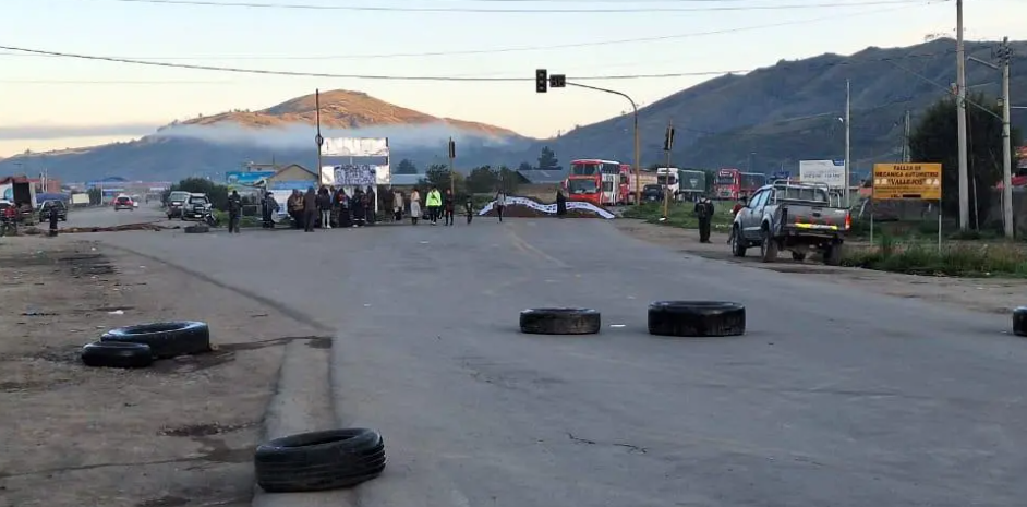 El viernes inicia con más de 40 puntos de bloqueo en carreteras de cinco departamentos