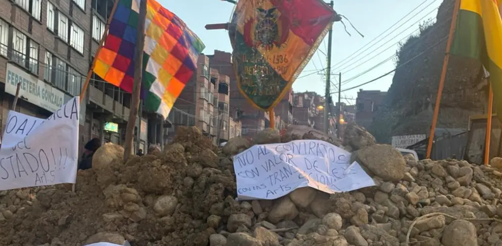 Bloqueos causan pérdidas económicas millonarias y perjuicios para el turismo y el transporte