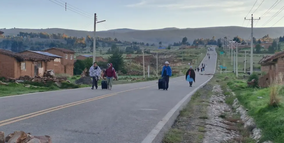 Cochabamba queda aislada del resto del país debido a los bloqueos de carreteras