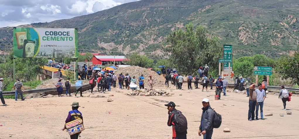Dirigencia de campesinos instruye levantar todos los bloqueos en Bolivia y se mantiene en estado de emergencia