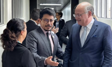 Presidente del BID llega a Bolivia; se reunirá con Paz, ministros, BCB y empresarios