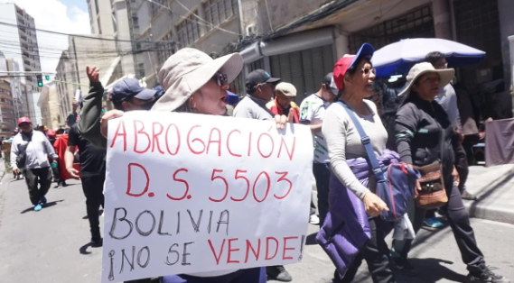 COB “aceptó” el nuevo decreto en reunión hasta la madrugada y será publicado hoy, según el Gobierno