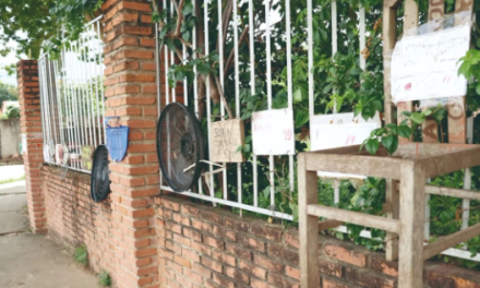 Inscripciones arrancan con filas en La Paz y Cochabamba, incluso hay padres con carpas; en Santa Cruz se registran lluvias